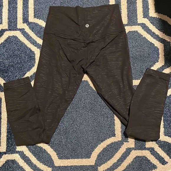 Lululemon Zebra Align 25” Size 6 - Picture 3 of 4
